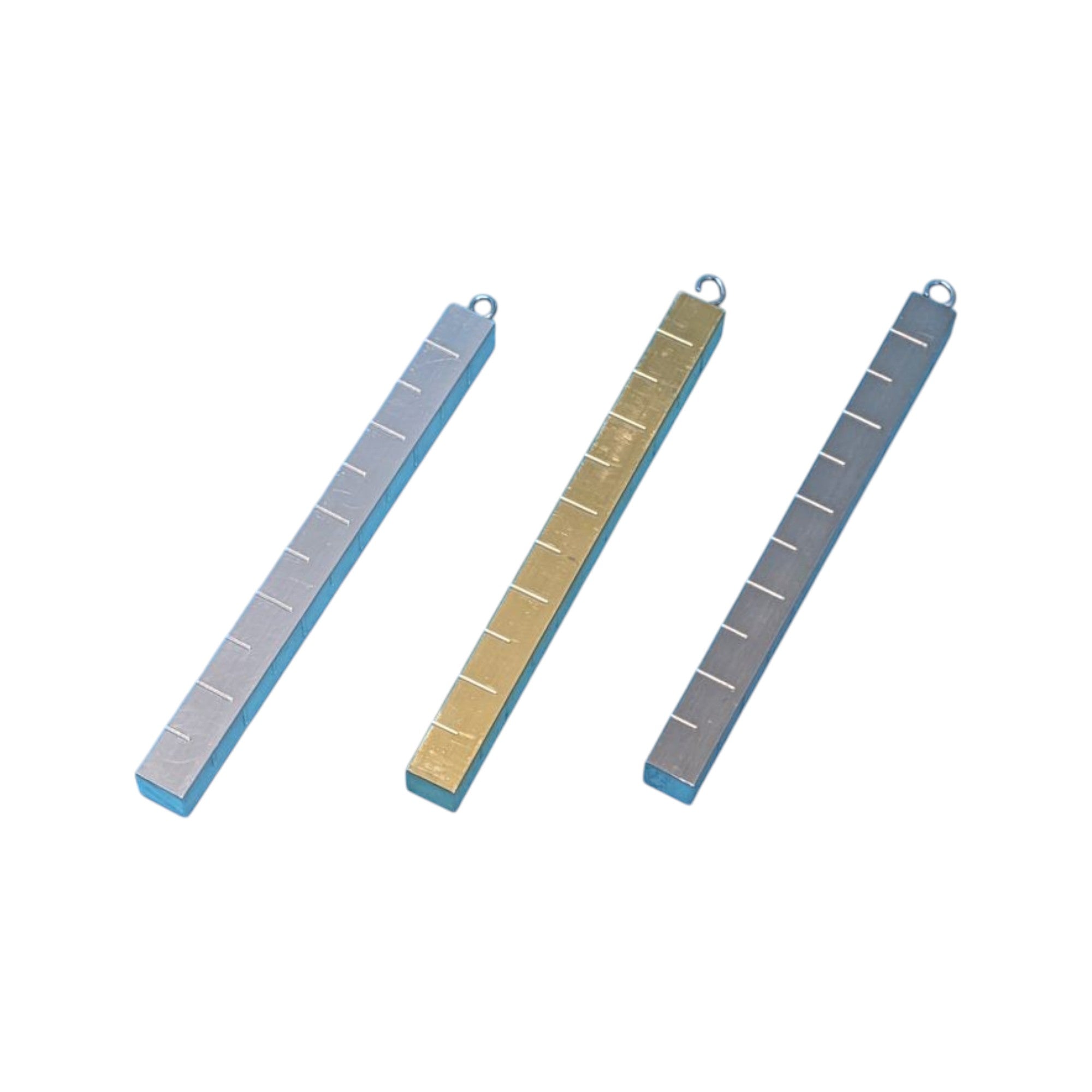 Archimedes Sticks Set 3 rods of aluminum, brass, and stainless steel, which are engraved with 1cm divisions. Made by Narika Corporation.
