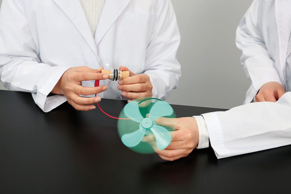 Daniel Cell Full Set. For Chemical Battery Experiments. With Propeller Motor and Electric Buzzer. Made by Narika.