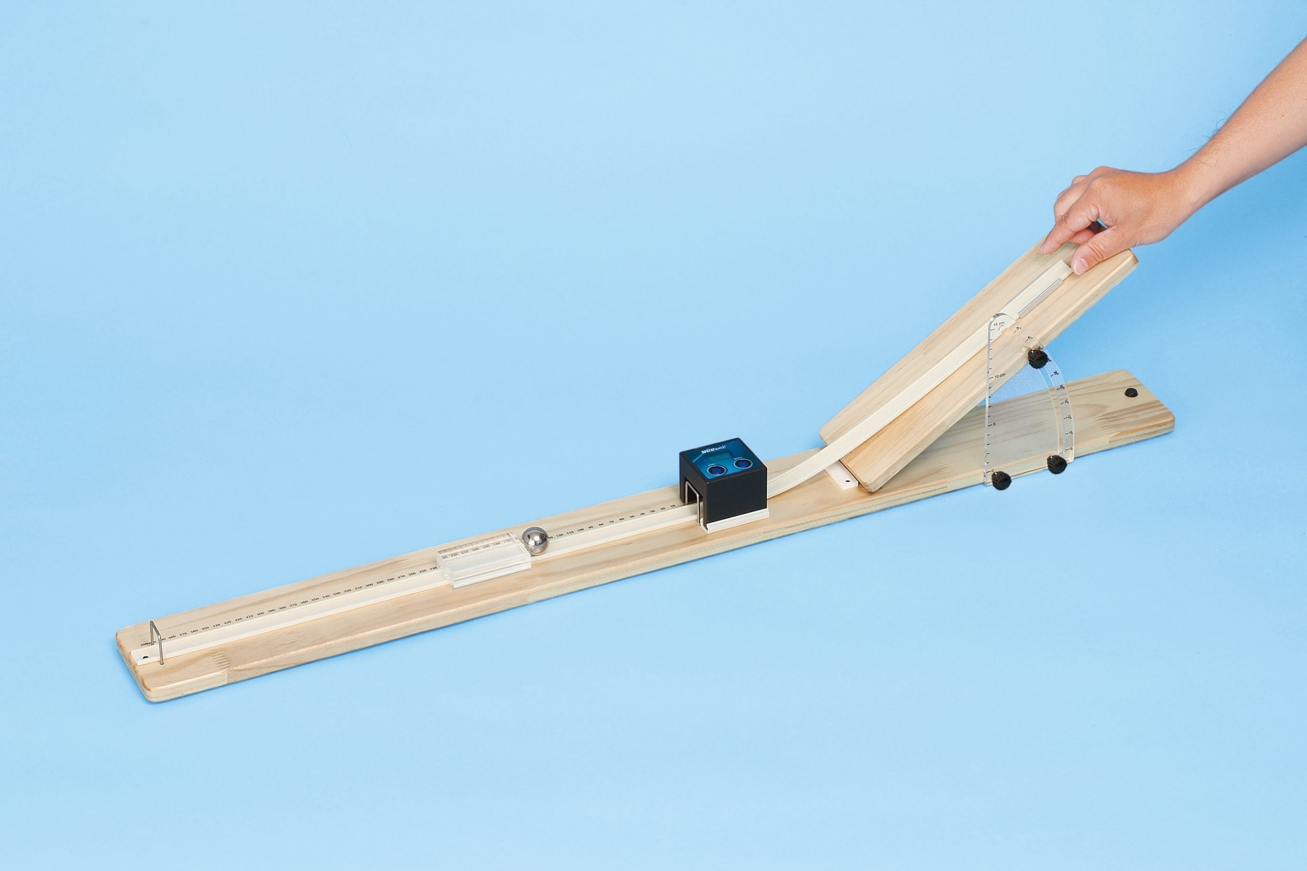 I-Gauge OS-KB is a collision experiment for the demonstration of kinetic energy.  A BeeSpi Photogate is included. Made by Narika Corporation.